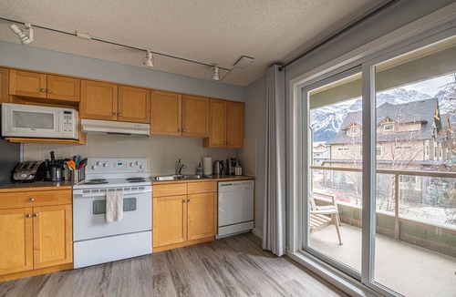 Canmore Apartment | Rocky Mountain View Condo (2 to 4 Persons)