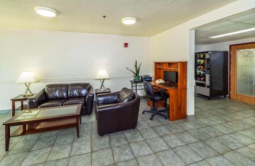 Edson Hotel | Rodeway Inn