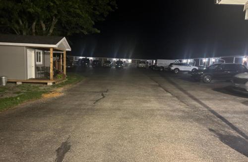 Rideau Lakes Hotel | Rogers Motel