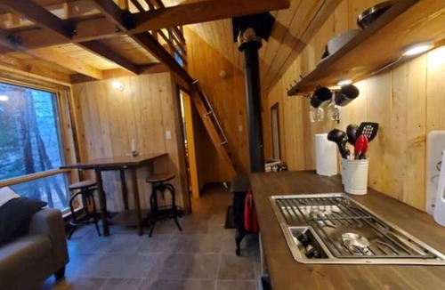 Saint-Etienne-De-Bolto Cabin | Romantic eco-cottage with mezzanine: La Perdrix