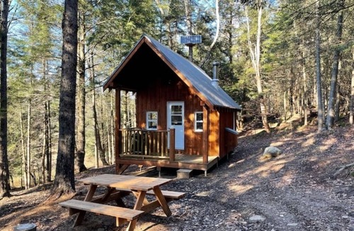Saint-Etienne-De-Bolto Cabin | Romantic eco-cottage with mezzanine: La Perdrix