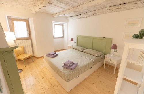 Trarego House | Romantic and cuddly double room with fireplace-library and giant shower.