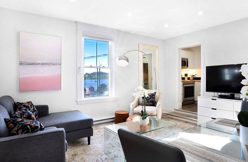 Lunenburg Waterfront Apartment | Romantic Harbour Hideaway in the heart of old-town Lunenburg