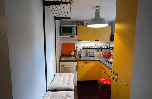 Burgwallen Nieuwe Zijde Apartment | Romantic home in the heart of Amsterdam