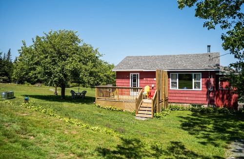 Eastern Passage Cottage | Romantic lakefront cottage minutes from ocean beach and downtown Halifax
