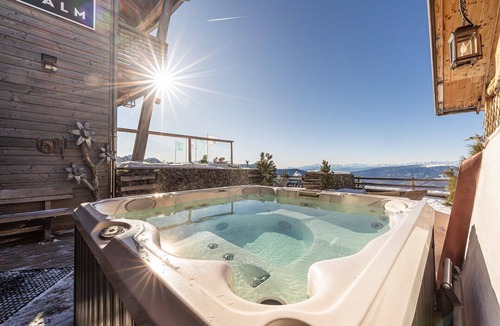 Bressanone Apartment | Room 'Four-Poster Bed Room' with Shared Terrace, Shared Garden and Wi-Fi