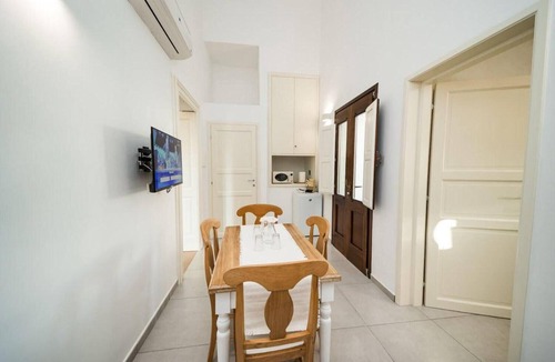 Matino Apartment | Room 'Matine' Suits and Rooms - Brunella' with Private Terrace, Wi-Fi and Air Conditioning