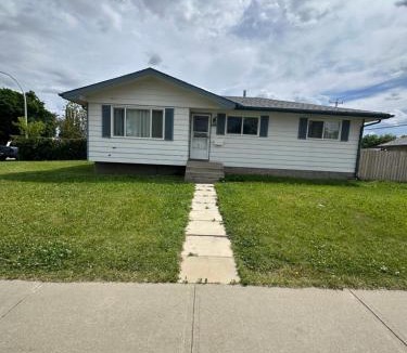 Northeast Edmonton House | Room of mine