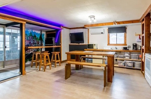 Les Rivieres Apartment | Room with parking and private bathroom