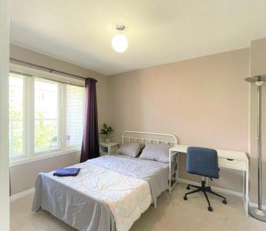 Burlington House | Rooms near Train Station