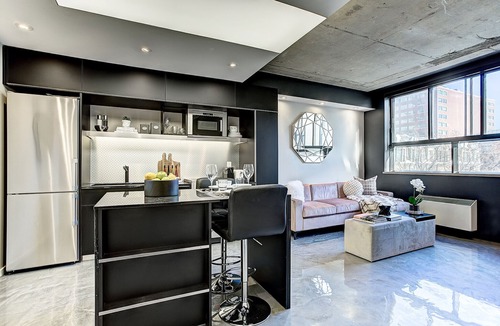 Shaughnessy Village Apartment | Roomy Loft near Guy-Concordia Metro