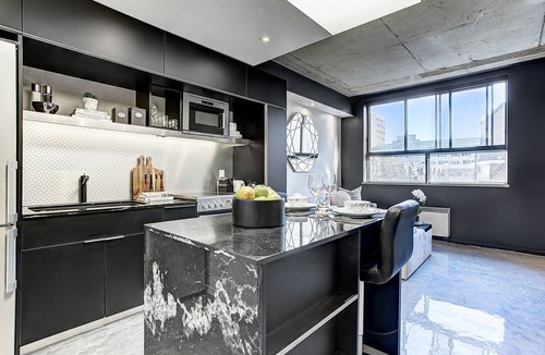 Shaughnessy Village Apartment | Roomy Loft near Guy-Concordia Metro