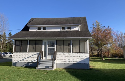 Nelson Miramichi Cottage | Rosebank Cottage, on the River Miramichi - A Moment of Peace