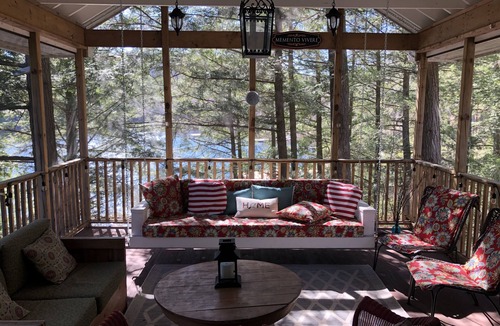 Val-des-Monts Cottage | Rosehill Cottage - a jewel on the Lake