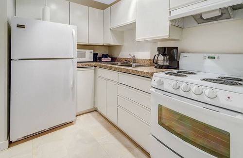 West End Apartment | Rosellen Suites At Stanley Park