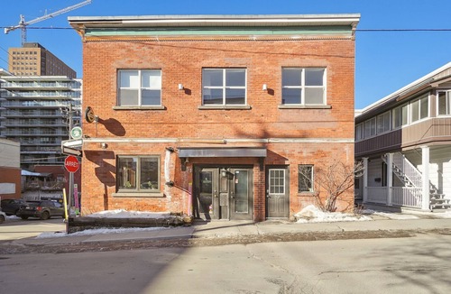 Hull Apartment | Rustic 2 bedrooms from the 1900s, freshly renovated, 5 min from downtown Ottawa