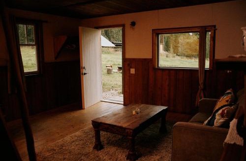 Columbia Valley Ski Chalet | Rustic Basic Cabin at Beaverfoot