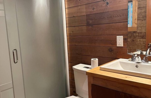 Golden Cabin | Rustic Beaverfoot Lodge Woodland Cabin