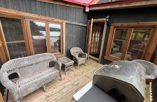 Nominingue House | Rustic Cottage by the Lake, Kayak