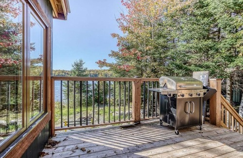 Nominingue House | Rustic Cottage by the Lake, Kayak