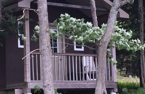 Huntsville Cottage | Rustic Cottage on a small lake in beautiful Muskoka