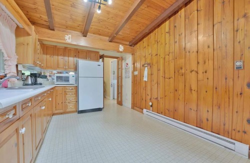 Kirkfield Cottage | Rustic Cottage w/Heating + Kitchen + Canal Lake
