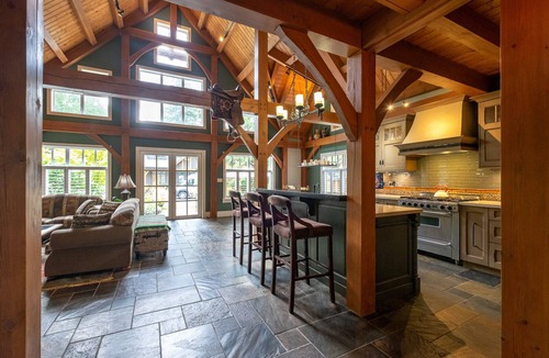 Cultus Lake Cabin | Rustic Cultus Lake Cabin House w/BBQ, Ping Pong Table & Gym Equipment