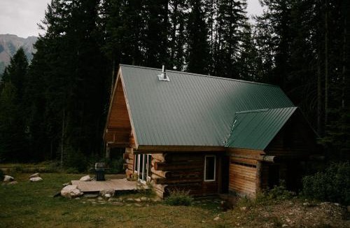 Columbia Valley Ski Chalet | Rustic Dream Cabin at Beaverfoot