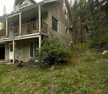 Columbia Valley Ski Chalet | Rustic Executive Cabin at Beaverfoot
