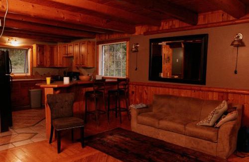 Columbia Valley Ski Chalet | Rustic Executive Cabin at Beaverfoot