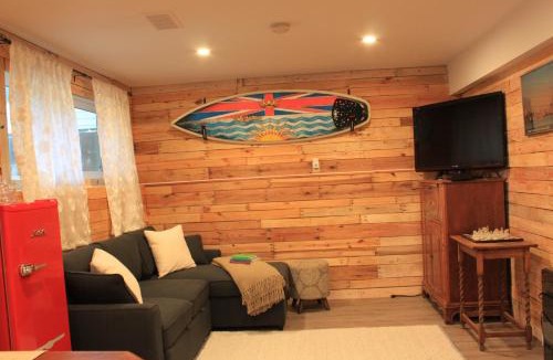 Ucluelet House | Rustic Guest Suite