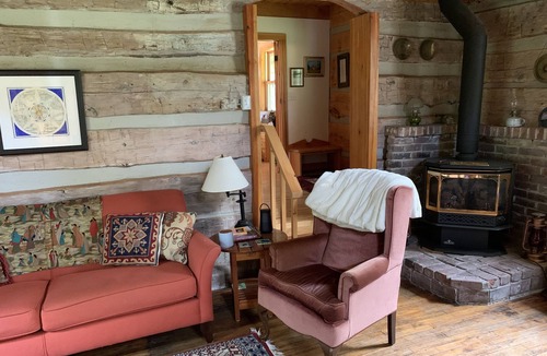 Utterson Cabin | Rustic historical log cabin schoolhouse in Muskoka