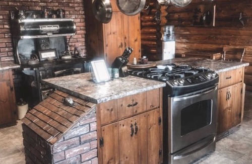 Alberta Cabin | Rustic Log Cabin - Nestled in the trees perfect for privacy. A retreat awaits :)