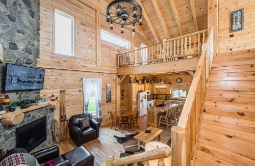 South Bruce Peninsula House | Rustic Luxury Saw N' Logzzz Cabin Getaway