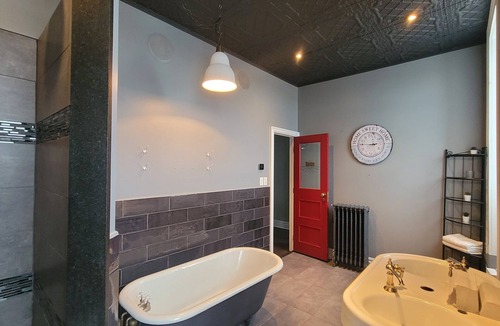 Brighton Apartment | Rustic-Meets-Modern 3BR Stay in Brighton | Walk to Shops & Parks