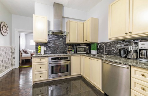 Parkdale Apartment | Rustic Modern 2 Bedroom Stylish Suites w/Private Terrace Downtown Toronto