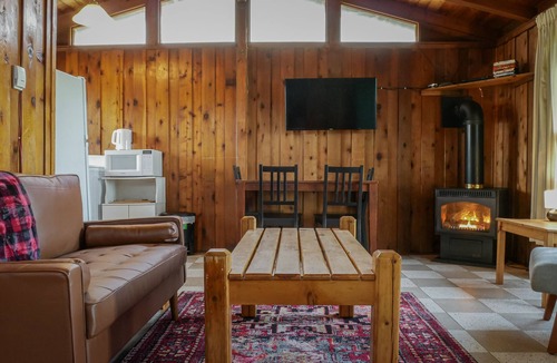 Port Severn Cabin | Rustic Muskoka Cabin on the Lake- Port Severn