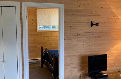 Port Blandford Cabin | Rustic Wave Cottages-Cabin #3