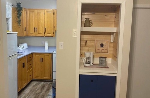 Port Blandford Cabin | Rustic Wave Cottages-Cabin #6