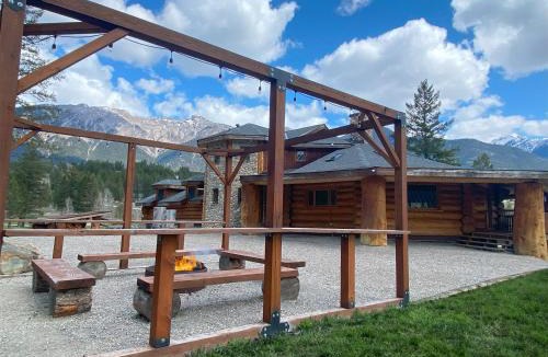 East Kootenay House | Ryders Lodge, Log Home In Edgewater, Bc