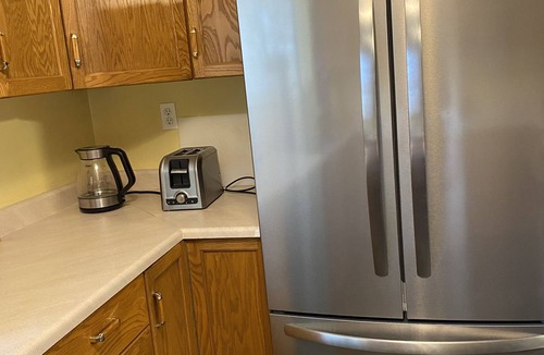 Aldergrove House | Safe clean quiet room, keyless private entry, close to Abbotsford airport & town
