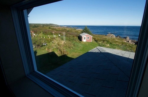 Sampson Cove Cottage | Sailor`s Rest House On The Cliffs Of Petit De Grat In a French Acadian Community