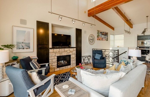 North Vancouver Boat Rental | * Sailor's View * Floating Home Ocean Retreat