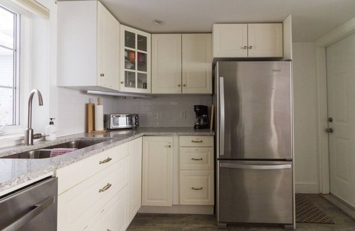 Wellington House | Sakura Cottage - Serenity on PEC Waterfront
