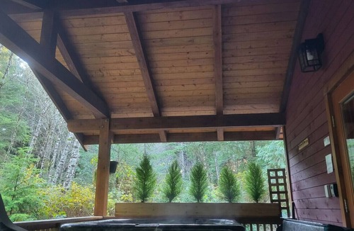 Ucluelet Cabin | Salal Cabin by Evergreen Forest Cabins