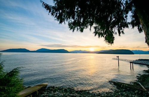 Vancouver House | SALT COTTAGE Waterfront Guest House with Superb Views