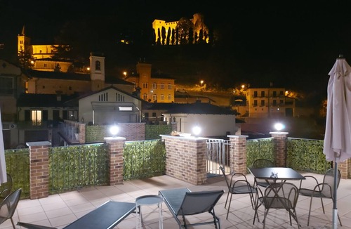 Monticello d'Alba Apartment | Salt Crystals - Rocche di Montexelo · Slow Stay in Langhe & Roero
