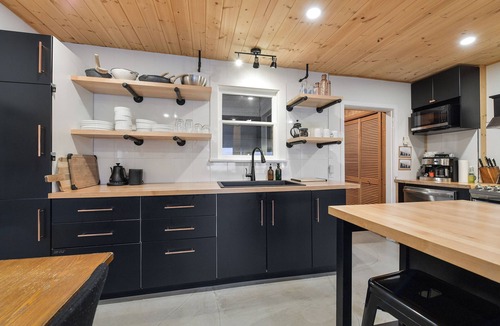 Port Renfrew House | San Juan Surf and Stay, Coastal Gem on the Ocean