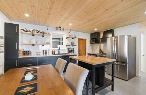 Port Renfrew House | San Juan Surf and Stay, Coastal Gem on the Ocean