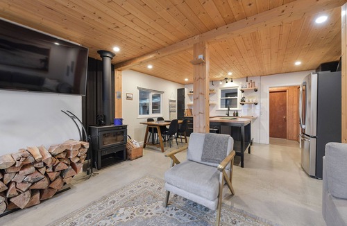 Port Renfrew House | San Juan Surf and Stay, Coastal Gem on the Ocean